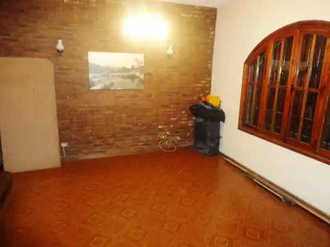 Casa 5 ambientes con 2 baños