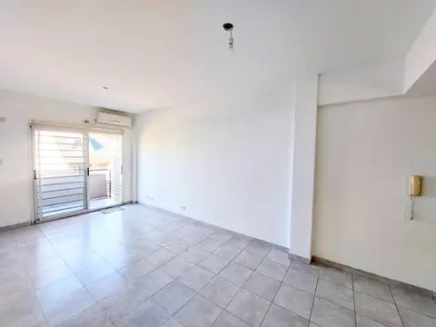 Pastor Obligado 200, Piso 1