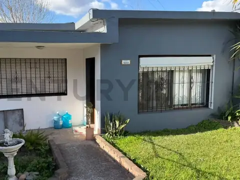 CASA EN VENTA 4 AMBIENTES - BENAVIDEZ
