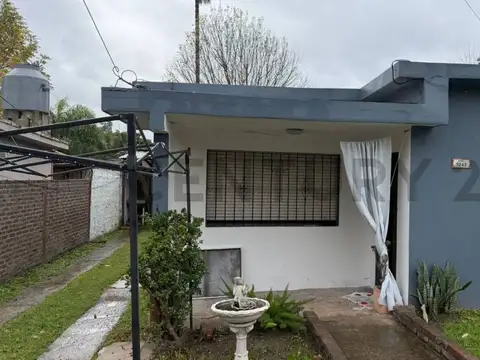 CASA EN VENTA 4 AMBIENTES - BENAVIDEZ
