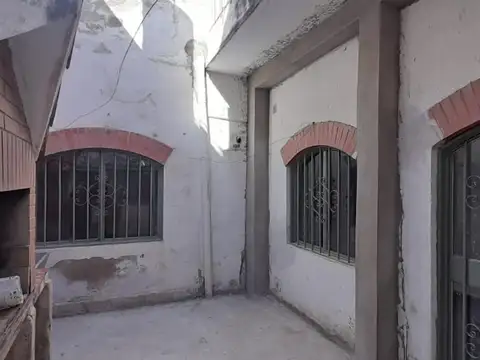 Casa en Alquiler con 1 cochera