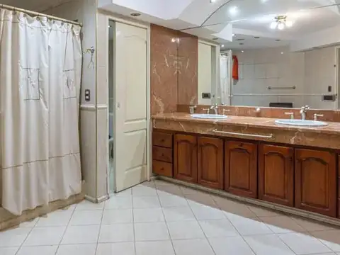 ATENCION INVERSORES. OPORTUNIDAD CASA EN COUNTRY A 190.000 DOLARES DE CONTADO. 330 mts cub y 880 lote. O ENTREGA 120.000 DOL  Y 36 CTAS  5000 DOL, APTA CREDITO BANCARIO, POSIB DE PERMUTA MENOR VALOR,4 HABIT, 1 EN SUITE CON JACUZZI, QUINCHO,