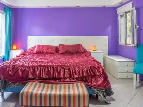 Casa 8 ambientes con 3 baños