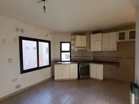 ALQUILER – DEPARTAMENTO 2 AMBIENTES EN EDIFICIO – IMPECABLE