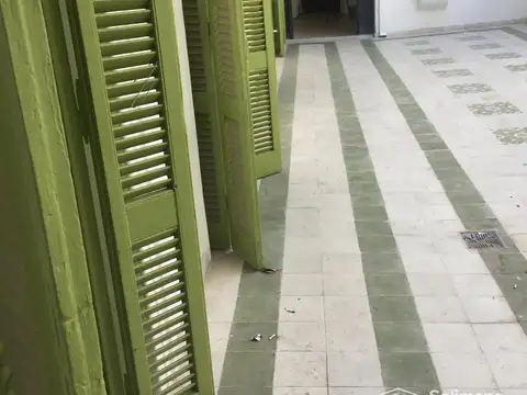 Oficina 10 ambientes con 3 baños