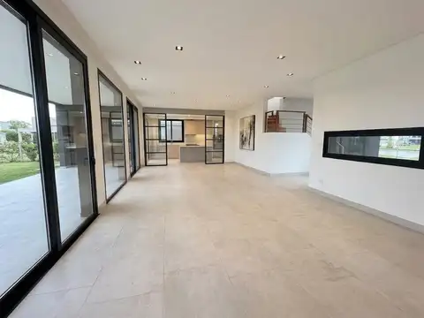 Casa en 4 dormitorios jardin y piscina en Costas Puertos Escobar
