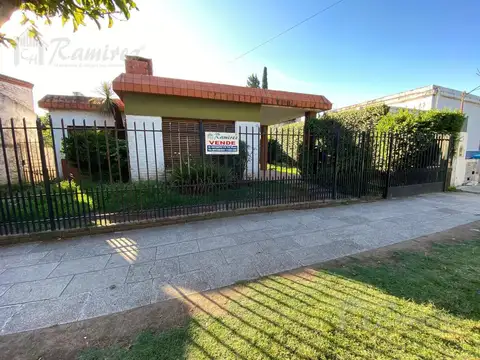 Casa 6 Ambientes En Venta - Francisco Alvarez, Moreno *Reservada*