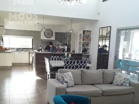 Casa 5 ambientes con 3 baños