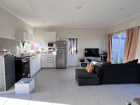 Casa 3 ambientes con 1 baño