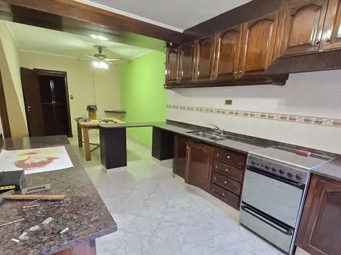 Casa 5 ambientes con 2 baños