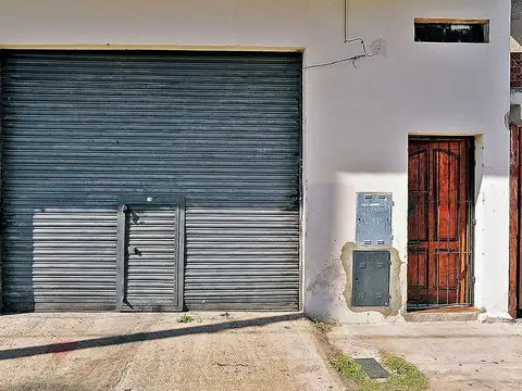 VENTA GALPON  CON BAÑO Y FONDO EN VILLA DOMINICO