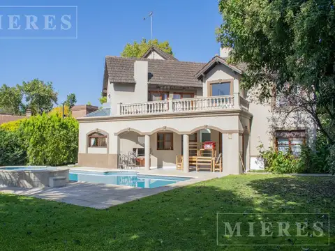 Excelente casa reciclada en venta en Olivos Golf Club