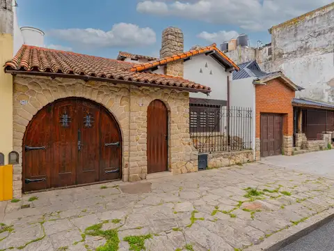 Casa en venta 2 amb con dependencia