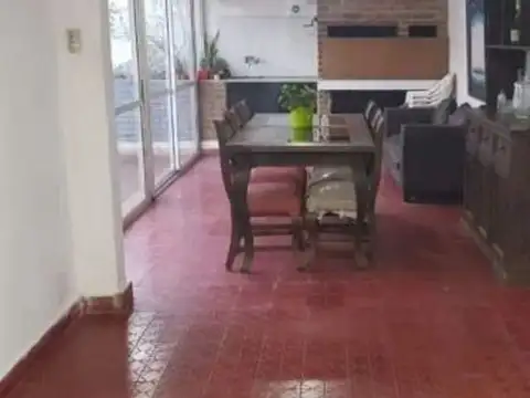 Casa mas Local San Martin Norte Frente a Plaza