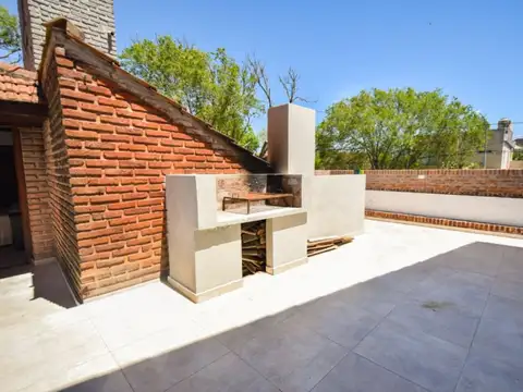 Casa 6 ambientes con 5 baños