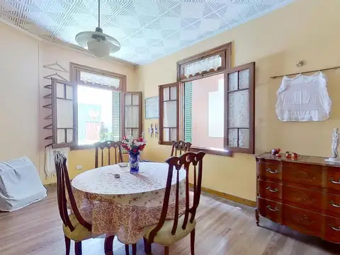 Casa 4 ambientes con 2 baños