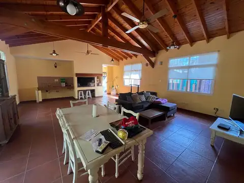 Casa en Venta en Barrio Parque Leloir, USD 210.000