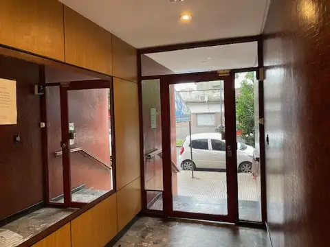 Villa Pueyrredon Carlos A. Lopez 2400 2 amb al frente  muy buena zona comercial