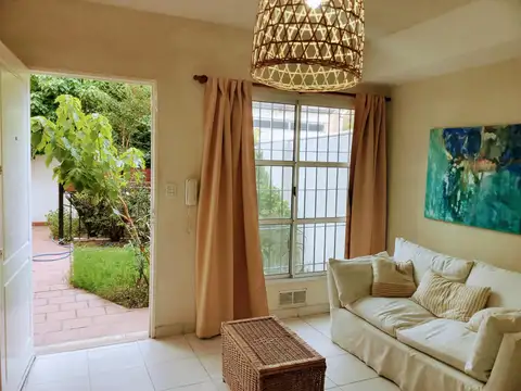 PH en Alquiler, tres ambientes con jardìn y patio, dos dormitorios, dos baños.Espectacular 