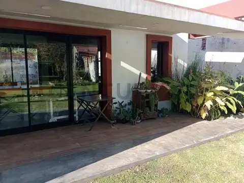 VENTA TERRENO CON CONSTRUCCIÓN DE DISEÑO, BARRIO BOSQUE ALEGRE