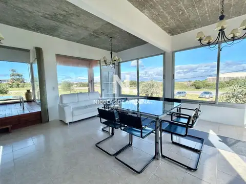Excelente casa en La Juanita - Primera línea del mar En Venta