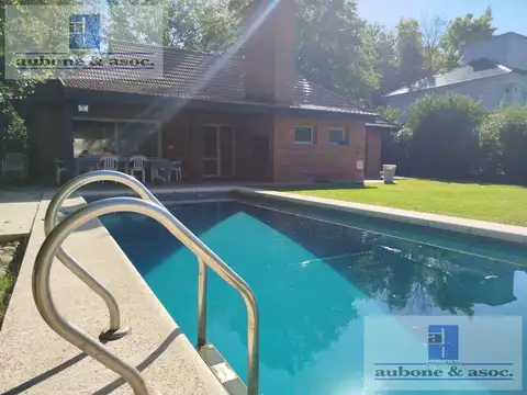 Casa en Venta con 2 cocheras
