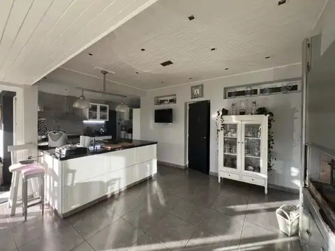 Casa en Alquiler con 5 cocheras
