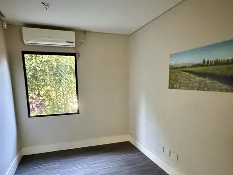 San Vladimiro 3000, Piso pb