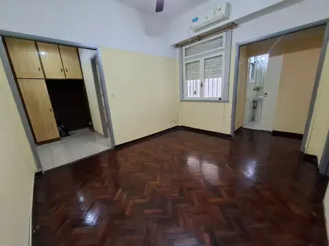 3 Ambientes con Patio y cocina separada. Excelente Ubicación