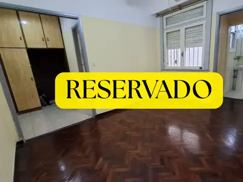 RESERVADO - 3 Ambientes con Patio y cocina separada. Excelente Ubicación