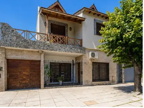 Casa | 5 Ambientes 3 baños  | Fondo Libre | Apto Credito | Ramos Mejía