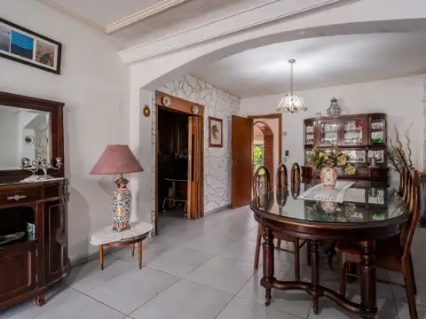 Casa en Venta con 3 cocheras