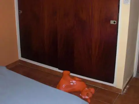 CASA MULTIFAMILIAR CON 4 DORMITORIOS, 2 BAÑOS Y PATIO