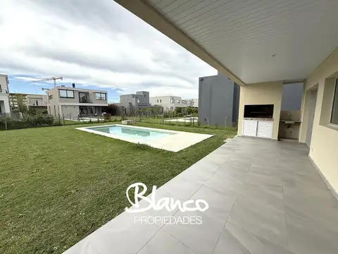 Puertos del Lago - Araucarias -