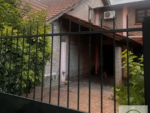 Hermoso chalet de 2 plantas Ituzaingo Norte