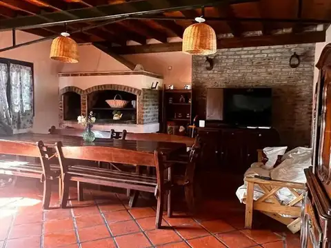 Casa 5 ambientes con 2 baños