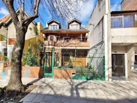 Casa 8 Ambientes con Pileta y Garage -Consultar Valor