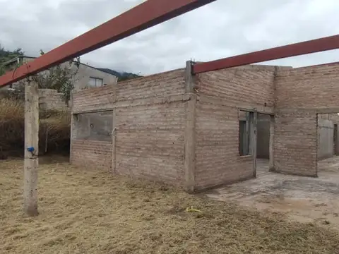 CASA A TERMINAR EN VENTA EN HUAYCAMA AMBATO