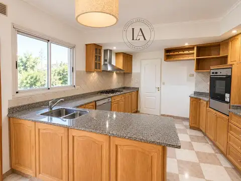 Casa en Alquiler en Campos De Álvarez, USD 1.900
