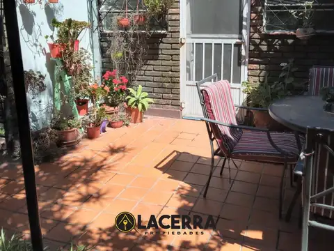 Casa 6 ambientes con 2 baños