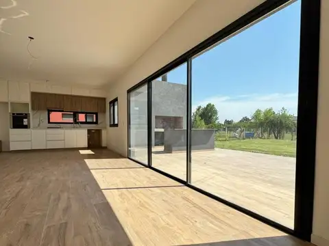 VENTA CASA 2 PLANTAS 5AMB A ESTRENAR PILAR DEL ESTE