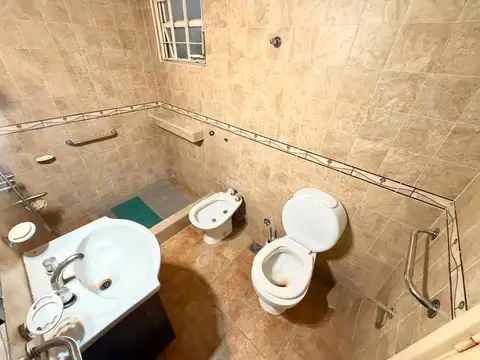 Casa en Alquiler con 1 cochera