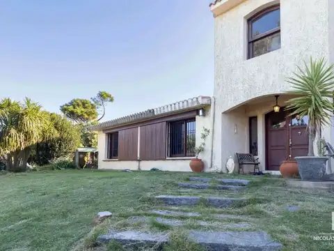 Chalet en venta en San Rafael proximo al mar. 5 dormitorios + dep.