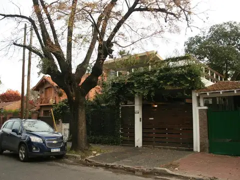 CASA 4 AMBIENTES - HURLINGHAM (B° Ingles)