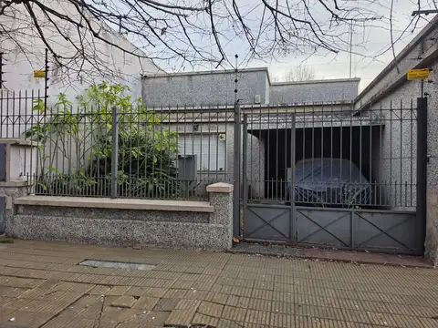 Casa 2 familias en Excelente Ubicación Banfield Oeste
