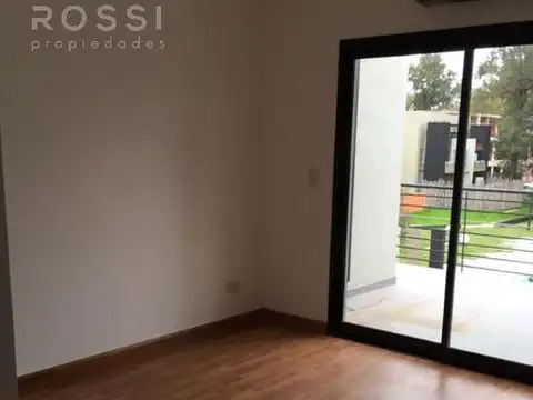 Venta de duplex con jardin en Espacio las cavas, Canning