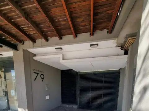 Almirante Brown 100, Piso 2