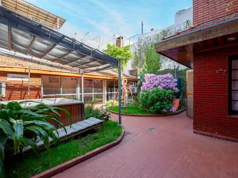 PH TIPO CASA 6 AMBIENTES  - PLAYROOM - JARDÍN - QUINCHO - COCHERA Y 2 BALCONES