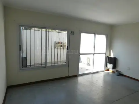 Casa 2 ambientes con 1 baño