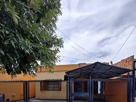 Casa 4 ambientes con pileta y quincho cerrado